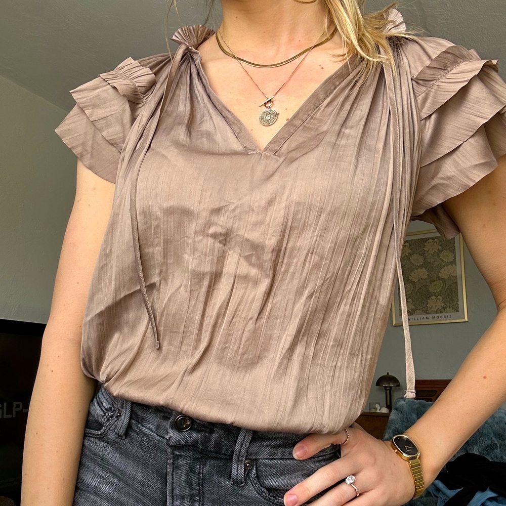 Evereve Taupe Frill Top